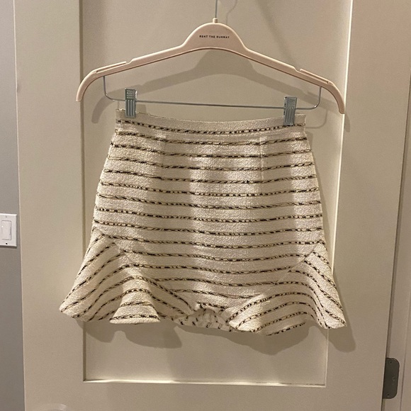 Two-piece Embroidered Skirt Set (S/M) - Picture 8 of 10